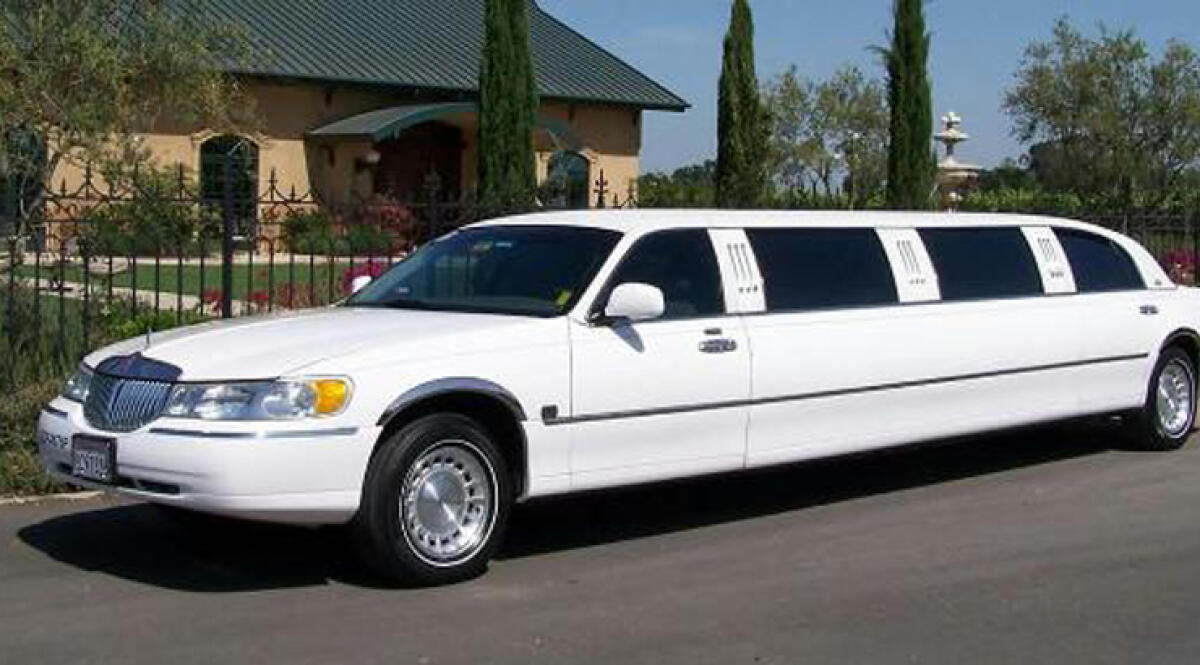 A Bari a scuola in limousine - la polemica - 