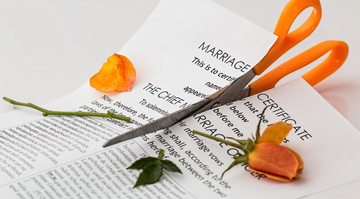 Egitto, marito chiede il divorzio dopo due mesi di matrimonio: «Mia moglie non si lava, puzza: è una tortura» - 