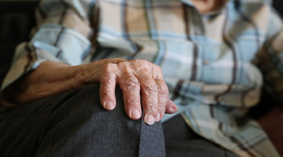 Ascolta Radio Maria a tutto volume: 85enne minacciata e aggredita dal vicino di casa esasperato - 