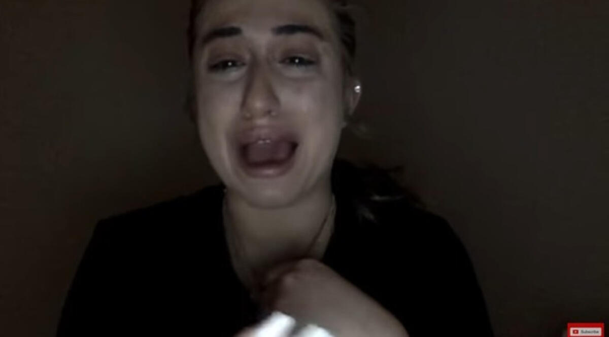 L'influencer piange disperatamente: «Mi hanno chiuso Instagram: non voglio fare un lavoro vero» - 